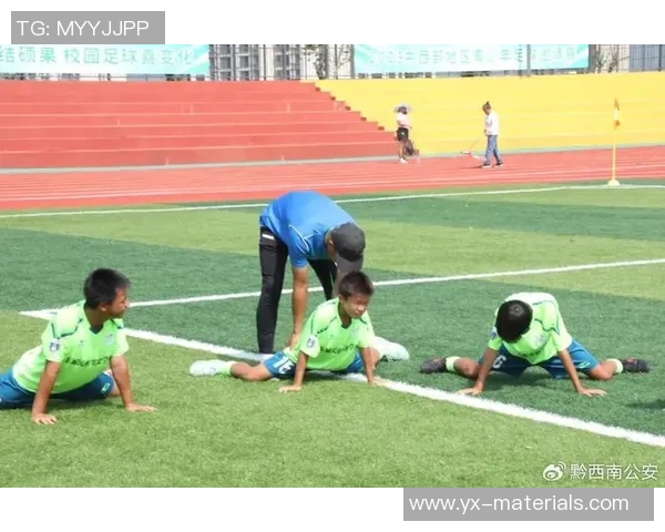 与足球明星亲密接触粉丝们的梦想瞬间定格在镜头中