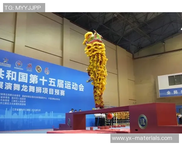 足球明星与舞狮的精彩碰撞视频展现传统文化与体育魅力的完美融合 足球明星与舞狮的精彩碰撞视频展现传统文化与体育魅力的完美融合